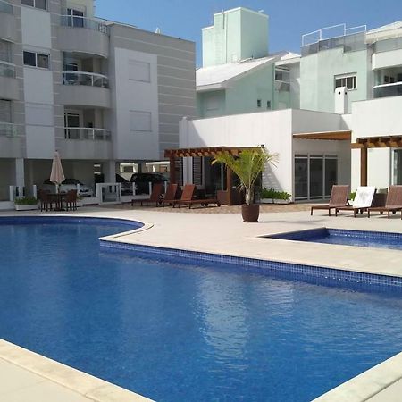 Apartamento Frente Para A Piscina A Uma Quadra Da Praia Florianopolis Exterior photo