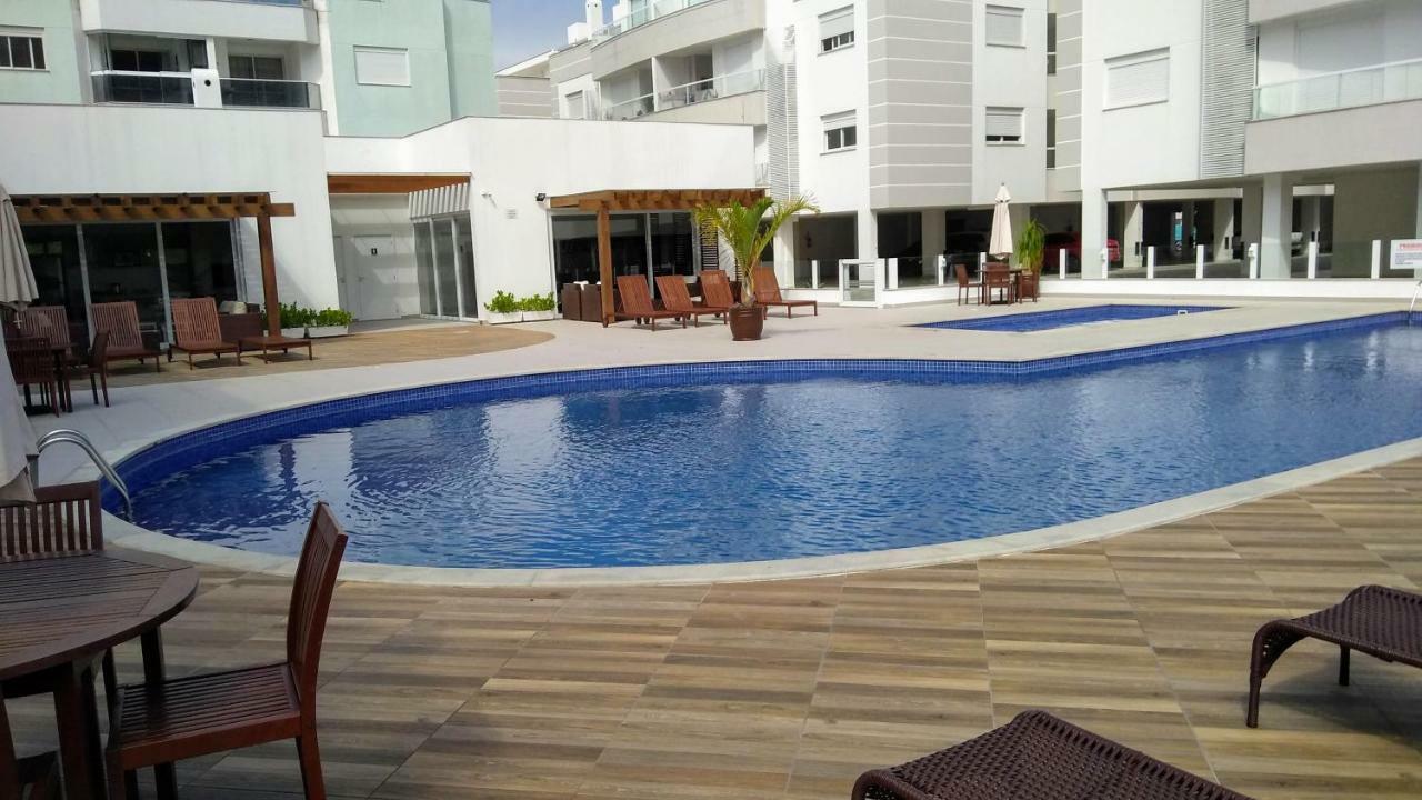 Apartamento Frente Para A Piscina A Uma Quadra Da Praia Florianopolis Exterior photo